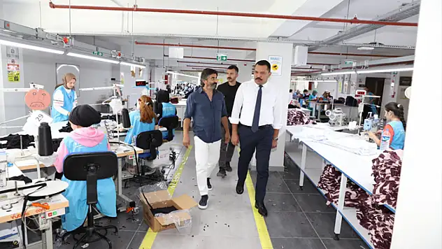 Kaymakam Türkmenoğlu'ndan tekstil fabrikasına ziyaret