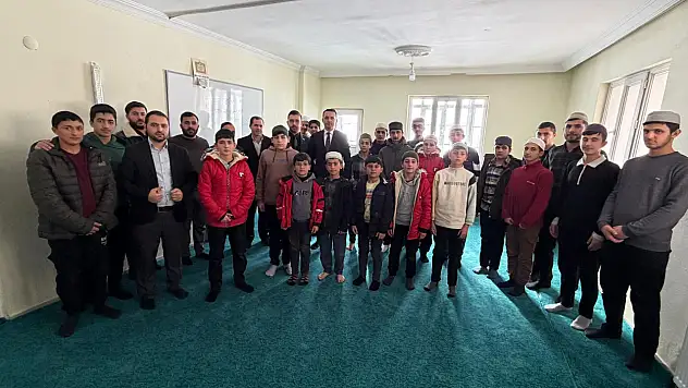 Kaymakamı Bakan, hafızlık eğitimi alan öğrencilerle buluştu