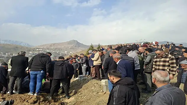 Kazada hayıtını kaybeden Durgun, Hakkari'de toprağa verildi