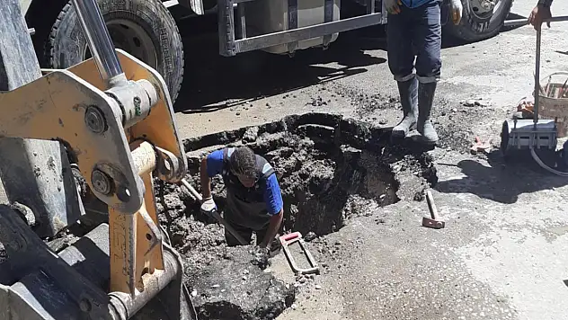 Kazım Karabekir Caddesi'nde su hattı çalışması