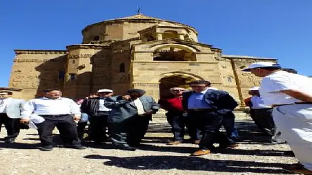 AKDAMAR KİLİSESİ AYİNE HAZIR