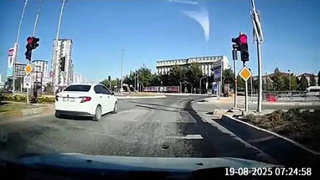 Kırmızı ışık ihlalleri kameralara yansıdı