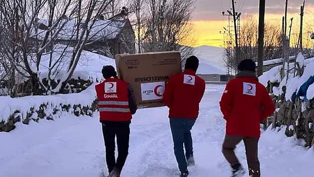 Kızılay'dan engelli bireylere tekerlekli sandalye desteği
