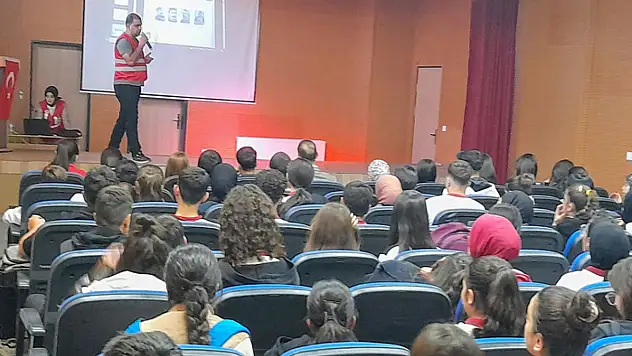 Kızılay'dan okul ziyareti