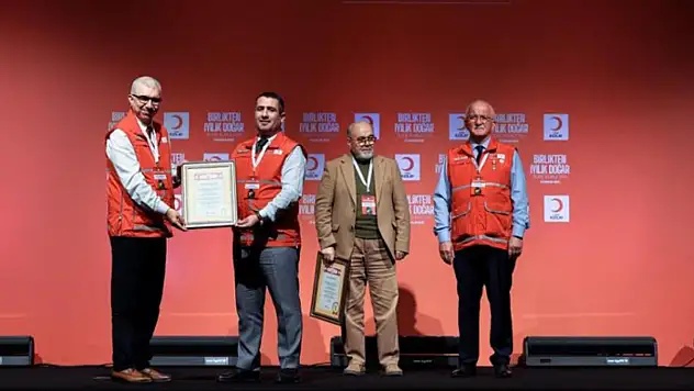 Kızılay Muradiye Şubesi iyilikte Türkiye birincisi oldu