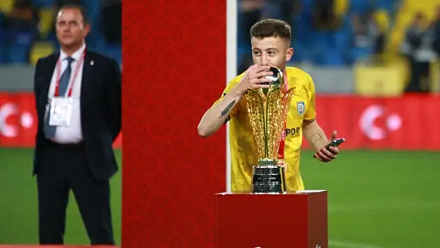 Kocaeli'de silahlı saldırı: 1'i futbolcu 3 yaralı