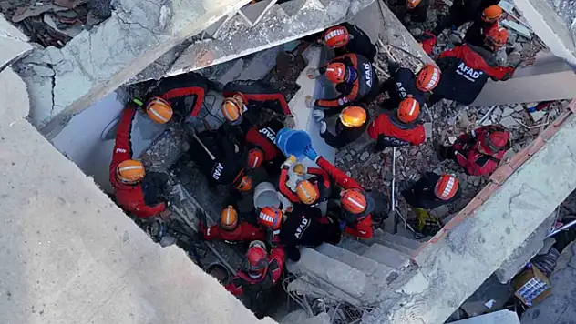 Kocaeli Valisi Aktaş: Bir vatandaşımızın sesini aldık, 9 bina tedbiren tahliye edildi