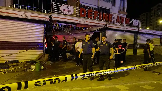 Kontrolden çıkan 2 otomobil markete daldı: 1 ölü, 5 yaralı