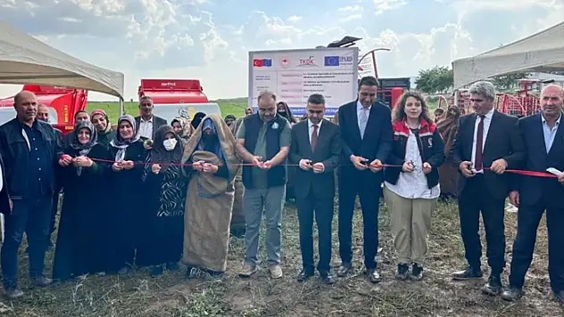 Kooperatifleşmeye tarım makinesi desteği