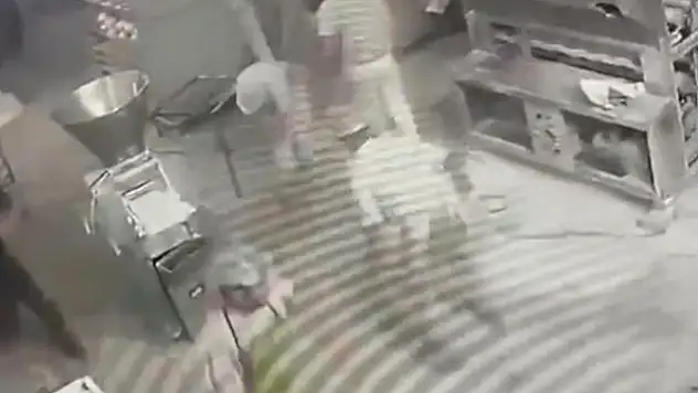 Kopan kolunu arkadaşı taşıdı