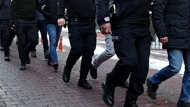 Korsan gösteri yapanlar gözaltına alındı