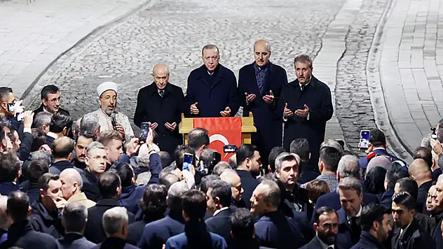 Kurtuluş Caddesi'nde ışıklar yeniden yandı