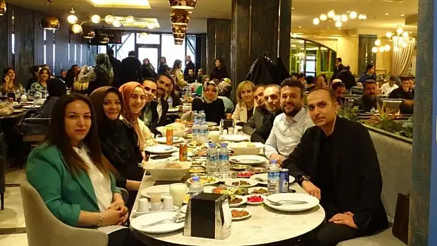 Lokman Hekim Hastaneleri personeli iftarda bir araya geldi