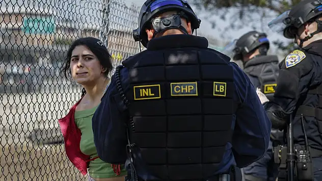 Los Angeles'ta kısmi sokağa çıkma yasağı ilan edildi