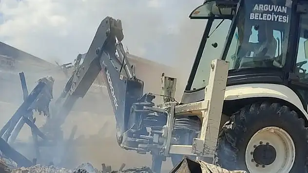 Malatya'da ahır yangını: 10 küçükbaş hayvan telef oldu