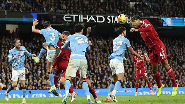 Manchester City, Liverpool'u 3-0 ile geçti