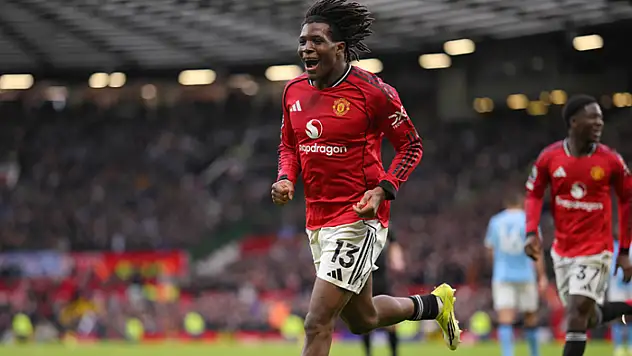 Manchester derbisinde kazanan Kırmızılar oldu