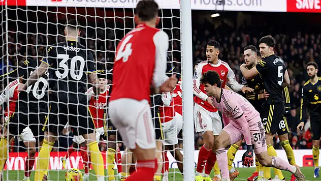 Manchester United, Arsenal'ı 3-2 mağlup etti