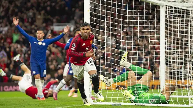Manchester United, Chelsea'yi 2-1 mağlup etti