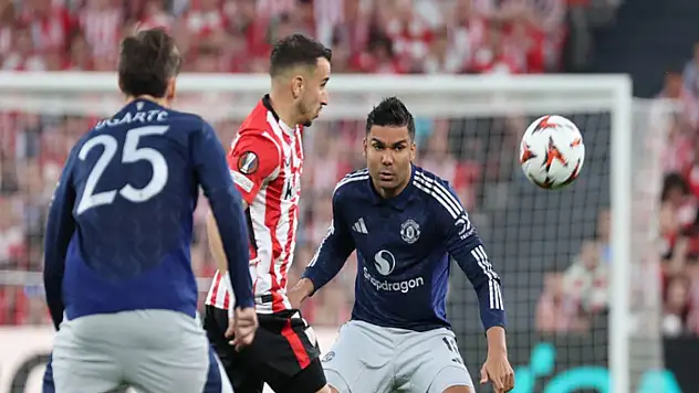 Manchester United, İspanya'da farklı kazandı