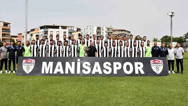 Manisaspor, şampiyonluk kupasını kaldırdı