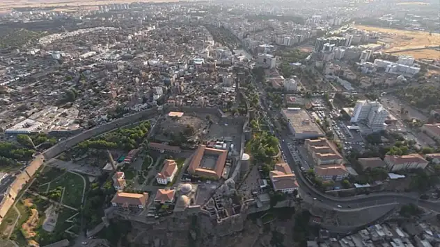 Manzara tutkunları havadan Diyarbakır'ın tarihi yerlerini keşfediyor
