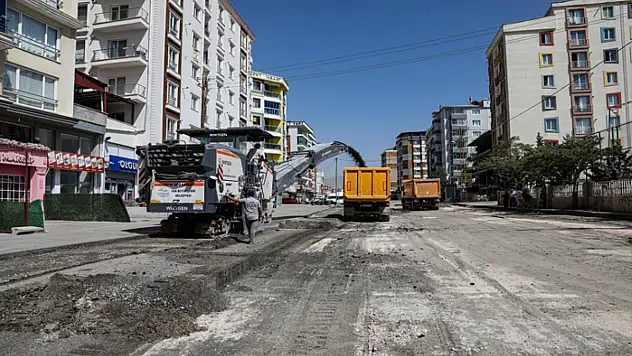 Mareşal Fevzi Çakmak Caddesi'nde yenileme çalışmaları sürüyor