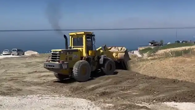 Mavi Bayraklı Halk Plajı'na yeni kamelyalar