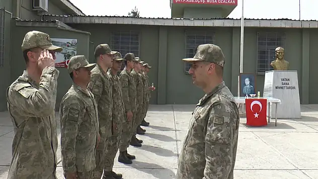 Mehmetçik, vatan savunmasını bayramda da sürdürüyor