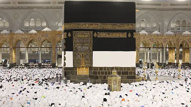 Mekke'de milyonlarca Müslüman bayram namazını kıldı