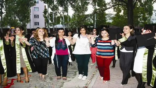 MURADİYE İKİNCİ MEZUNLARINI VERDİ