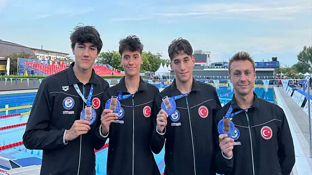 Milli yüzücülerden Avrupa Gençler Yüzme Şampiyonası'nda bronz madalya