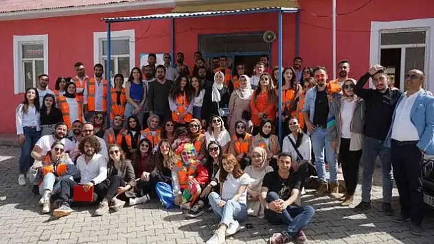 Minik Çocuklar Yardımlaşma ve Dayanışma Derneği gönülleri fethediyor