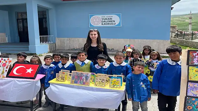 Minik tasarımcılardan geri dönüşüm defilesi