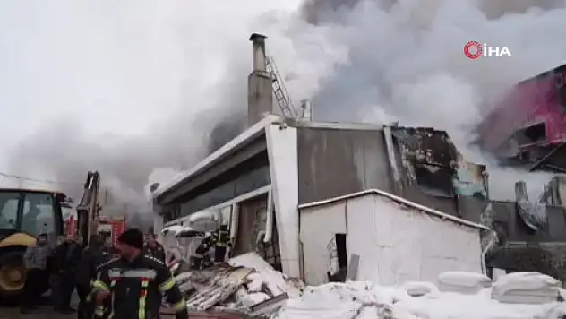 Mobilya fabrikasında yangın: 1 ölü, 1'i ağır 7 yaralı