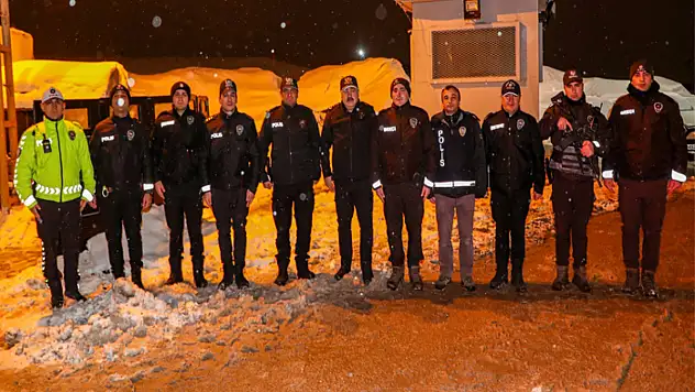 Müdür Mutlu, Erciş Polis Uygulama Noktasını ziyaret etti