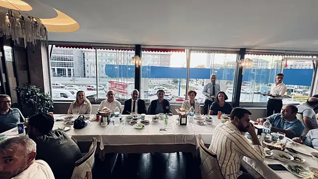 Müdür Yardımcısı Yücel için veda yemeği