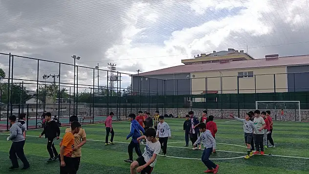 Muradiye'de Gençlik Merkezi çalışmaları sürüyor