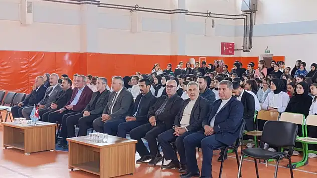 Muradiye'de imam hatip okullarının 74. kuruluş yıl dönümü kutlandı