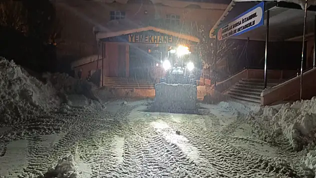 Muradiye'de karla mücadele çalışması