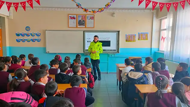 Muradiye'de öğrencilere yönelik trafik bilinci eğitimi