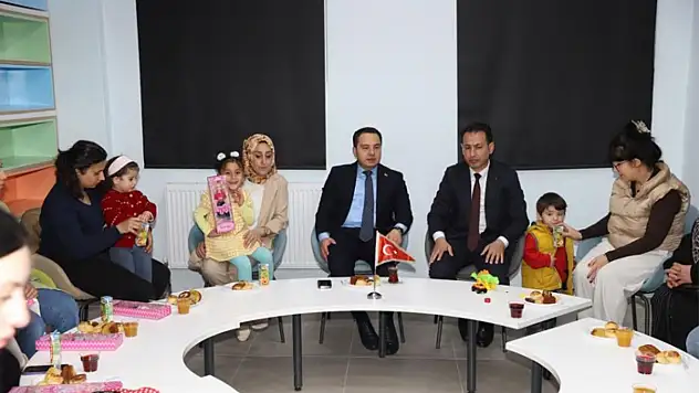 Muradiyeli anneler çocuklarıyla kütüphanede buluşuyor