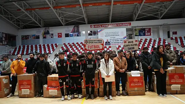 Muş'ta 35 amatör spor kulübüne 2 milyon TL malzeme desteği