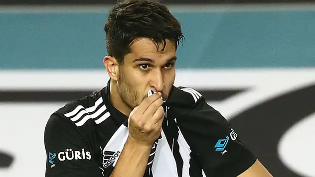 Necip Uysal: Kariyerime bu forma altında nokta koyacağım