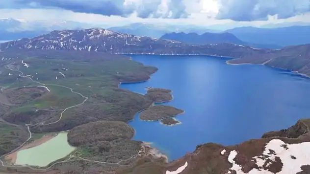 Nemrut Krater Gölü havadan görüntülendi