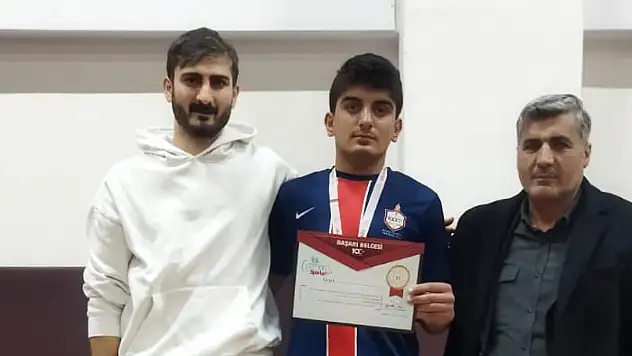 Nizamettin Aktaş Anadolu Lisesi öğrencisi il birincisi oldu