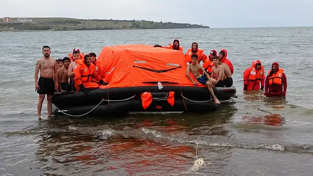 Öğrenciler Van Gölü'nde canlı kalabilme eğitimi gördü