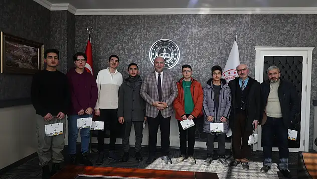 Öğrencilerden Müdür Aras'a Ziyaret