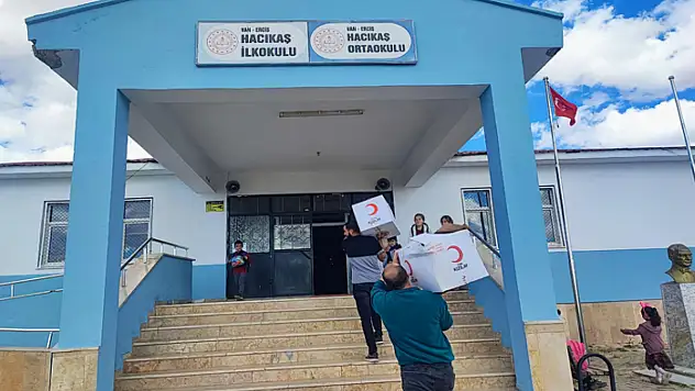 Öğrencilere giyim yardımı