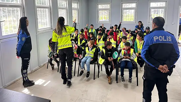 Öğrencilere trafik eğitimi